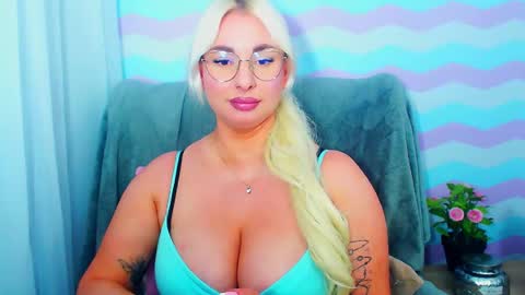 Luxuriaa online show from 06.11.26