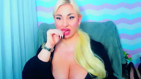 Luxuriaa online show from 06.14.26