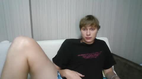 Snapshot of luxury_bob chatting on 11.25.25 luxury_bob online show from 11.25.25