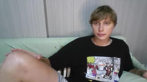 Snapshot of luxury_bob chatting on 12.19.25 luxury_bob online show from 12.19.25