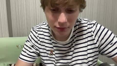 Snapshot of luxury_bob chatting on 12.22.25 luxury_bob online show from 12.22.25