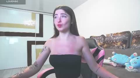 Snapshot of luxuryalma18 chatting on 06.27.26 Alma online show from 06.27.26