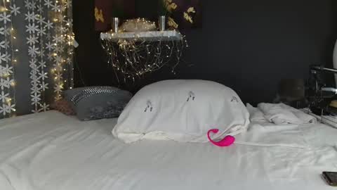 Snapshot of luxurylips chatting on 12.13.24 Lux for your fun online show from 12.13.24