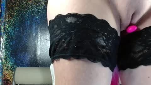 Snapshot of luxurylips chatting on 09.26.25 Lux for your fun online show from 09.26.25