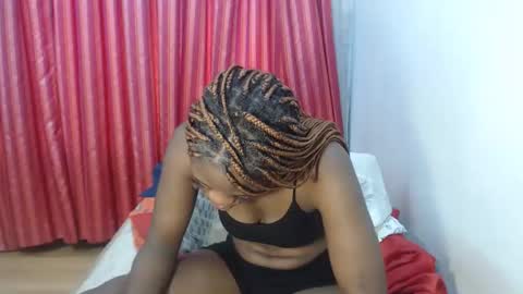 Snapshot of lwandle17 chatting on 12.11.24 LWANDLE17 online show from 12.11.24