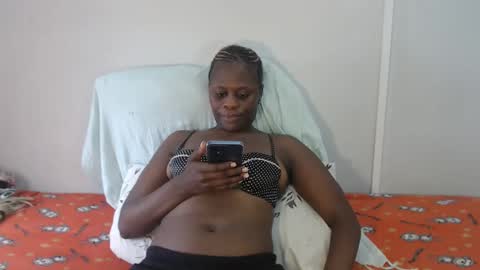 Snapshot of lwandle17 chatting on 02.05.25 LWANDLE17 online show from 02.05.25