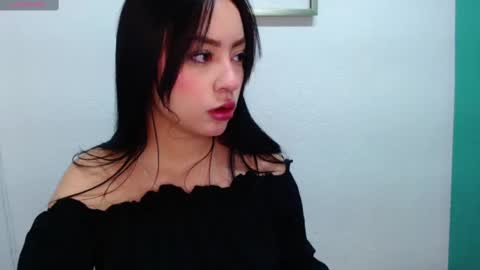 Snapshot of lya_levine chatting on 02.21.25 Lya online show from 02.21.25