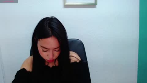 Snapshot of lya_levine chatting on 02.21.25 Lya online show from 02.21.25