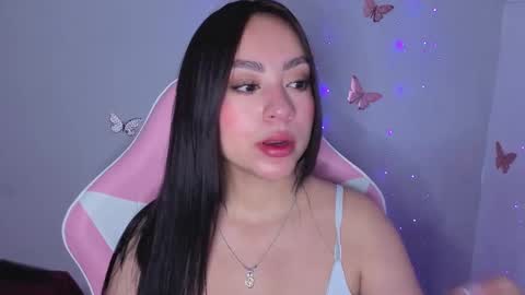 Snapshot of lya_levine chatting on 10.01.25 Lya online show from 10.01.25