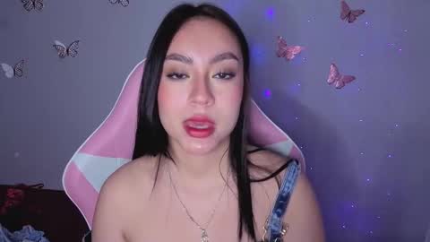 Snapshot of lya_levine chatting on 10.03.25 Lya online show from 10.03.25