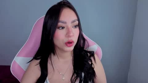 Snapshot of lya_levine chatting on 10.10.25 Lya online show from 10.10.25