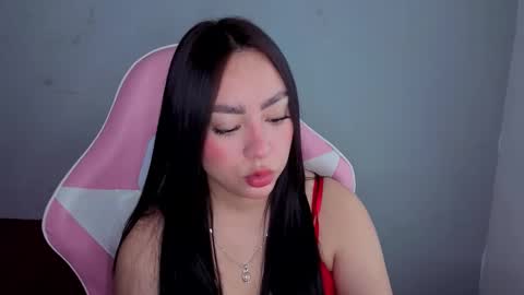 Snapshot of lya_levine chatting on 10.24.25 Lya online show from 10.24.25