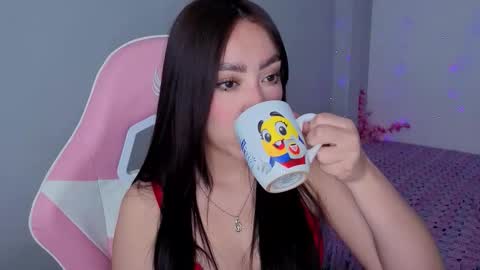 Snapshot of lya_levine chatting on 11.13.25 Lya online show from 11.13.25