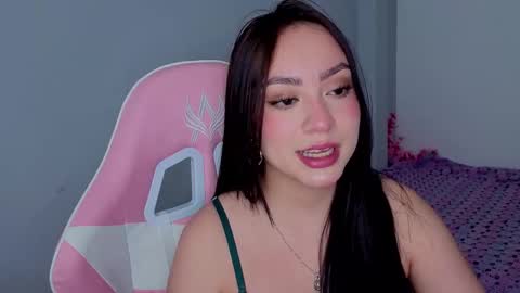 Snapshot of lya_levine chatting on 11.22.25 Lya online show from 11.22.25