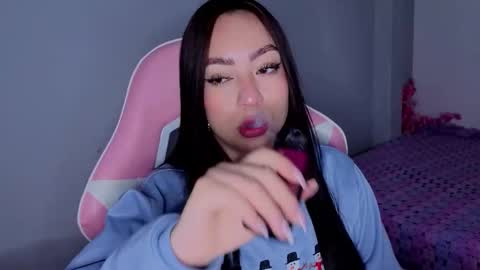 Snapshot of lya_levine chatting on 11.26.25 Lya online show from 11.26.25