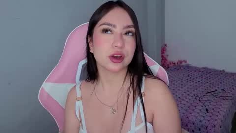 Snapshot of lya_levine chatting on 12.02.25 Lya online show from 12.02.25