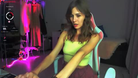 Snapshot of lyalyaextravaganza chatting on 10.05.25 lya online show from 10.05.25