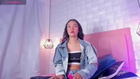 Lyhana Lee online show from 03.04.25