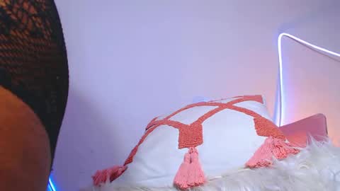 Snapshot of lyla_fox chatting on 10.28.25 Lyla Fox online show from 10.28.25