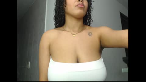 lylii_evans online show from 01.15.25