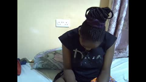 Snapshot of lyn_anna chatting on 09.13.25 lyn_anna online show from 09.13.25