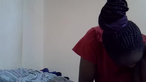 Snapshot of lyn_anna chatting on 09.17.25 lyn_anna online show from 09.17.25