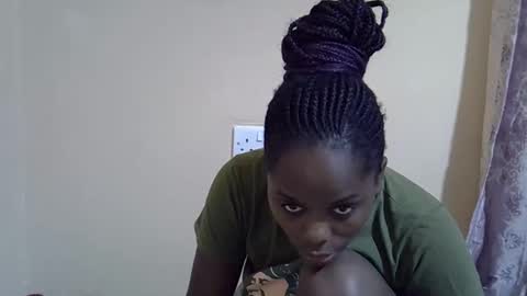 Snapshot of lyn_anna chatting on 09.23.25 lyn_anna online show from 09.23.25