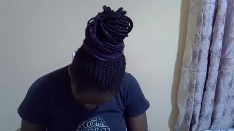 Snapshot of lyn_anna chatting on 09.28.25 lyn_anna online show from 09.28.25