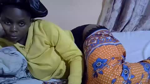 Snapshot of lyn_anna chatting on 09.30.25 lyn_anna online show from 09.30.25