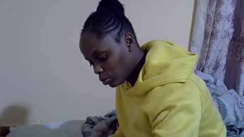 Snapshot of lyn_anna chatting on 10.11.25 lyn_anna online show from 10.11.25