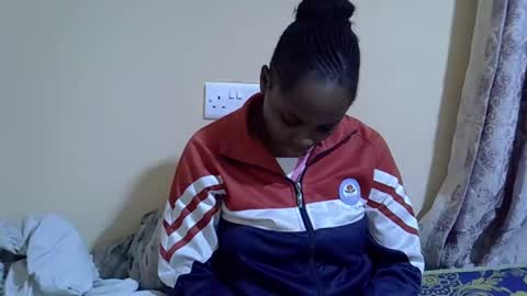 Snapshot of lyn_anna chatting on 10.13.25 lyn_anna online show from 10.13.25