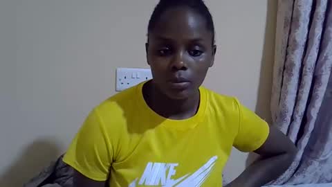 Snapshot of lyn_anna chatting on 10.17.25 lyn_anna online show from 10.17.25