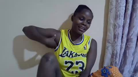 Snapshot of lyn_anna chatting on 10.21.25 lyn_anna online show from 10.21.25