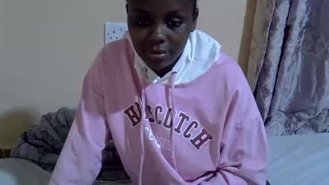 Snapshot of lyn_anna chatting on 10.25.25 lyn_anna online show from 10.25.25