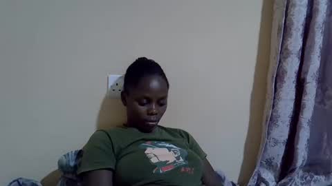 Snapshot of lyn_anna chatting on 10.28.25 lyn_anna online show from 10.28.25