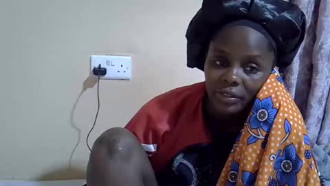 Snapshot of lyn_anna chatting on 10.31.25 lyn_anna online show from 10.31.25