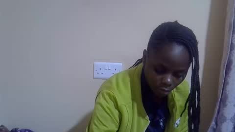 Snapshot of lyn_anna chatting on 12.22.25 lyn_anna online show from 12.22.25