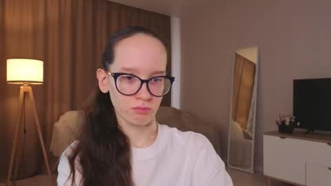 Snapshot of lynettebails chatting on 05.18.26 Sara online show from 05.18.26