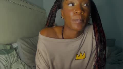 Snapshot of lynneluxuryplay chatting on 12.13.24 IVYGold online show from 12.13.24