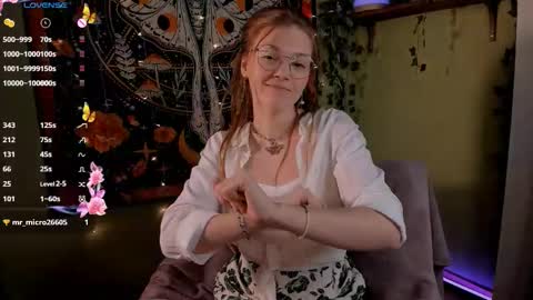 Snapshot of lyra_thenymph chatting on 10.13.25 Lyra online show from 10.13.25