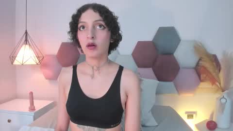 Lyravendrell online show from 12.18.25