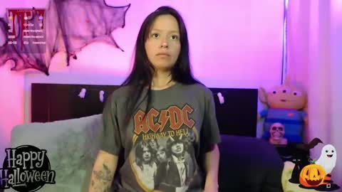 Snapshot of lyshana chatting on 10.27.25 lyshana online show from 10.27.25