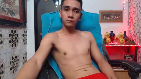 Snapshot of lyubovmoya3 chatting on 01.21.25 SWEETPINOY online show from 01.21.25