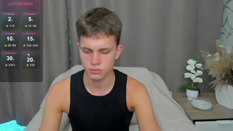 m0neyken_ online show from 08.10.26