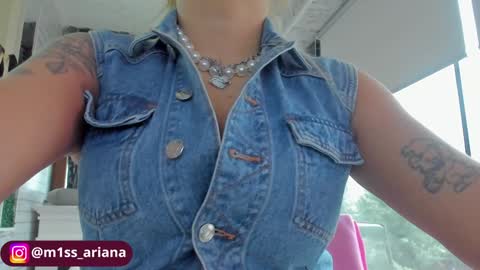 Snapshot of m1ss_ariana chatting on 01.08.26 Ariana online show from 01.08.26