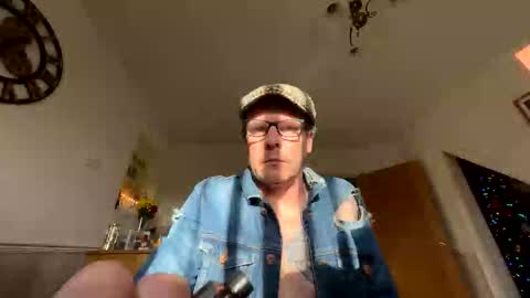 Snapshot of m536327 chatting on 12.19.25 Fantasy guy online show from 12.19.25