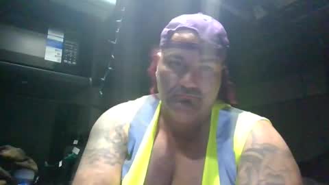 Snapshot of machuelbibliotecario chatting on 12.10.24 machu el bibliotecario online show from 12.10.24