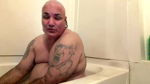 Snapshot of machuelbibliotecario chatting on 12.22.25 machu el bibliotecario online show from 12.22.25