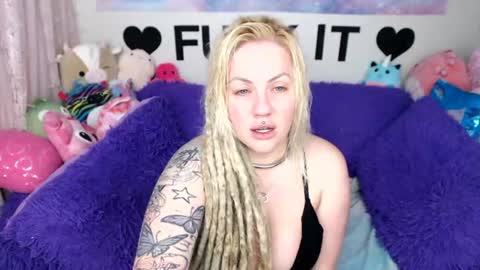 Mackenzie Wolfe online show from 07.21.26