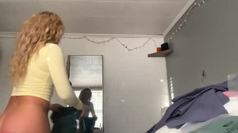 Snapshot of macyxaldy chatting on 02.28.25 macyxaldy online show from 02.28.25